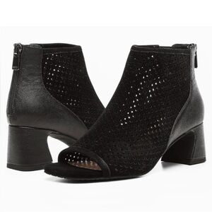 EUC NYDJ Leather Gabe Open Toe Booties Black Size 6.5